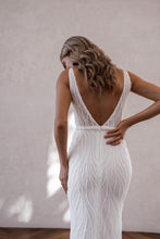 Load image into Gallery viewer, Made With Love - Beau Size 14 in Ivory