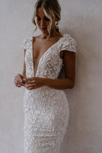 Load image into Gallery viewer, Made With Love - Darcy Size 10 in Ivory